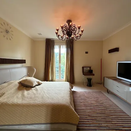 Av Foch Luxury Paris
